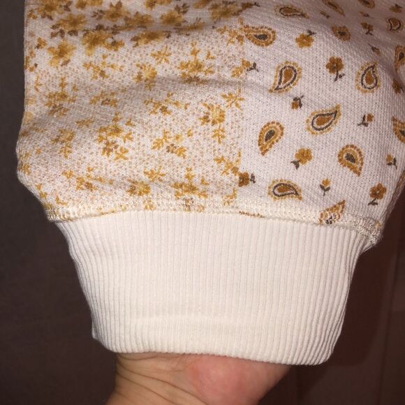 AE XXL Bandana Patchwork White Natural Yellow Print Crewneck Sweatshirt - Picture 12 of 16